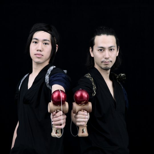 https://www.festivalultanar.ro/wp-content/uploads/2017/10/Kendama-Ninjas-foto-2-540x540.jpg